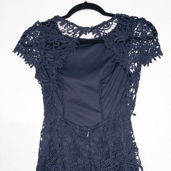 New Lulu’s Navy Blue Hidden Talent Backless Lace Dress Size XS - Picture 7 of 11